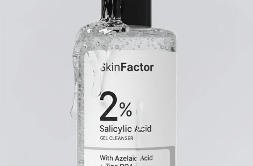 This Oil-Solubility Is What Makes Salicylic Acid Particularly Effective in a Cleanser Format