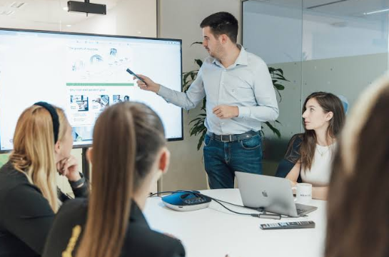 Bootstrapping vs. Raising Capital: Which Path Is Right for You?